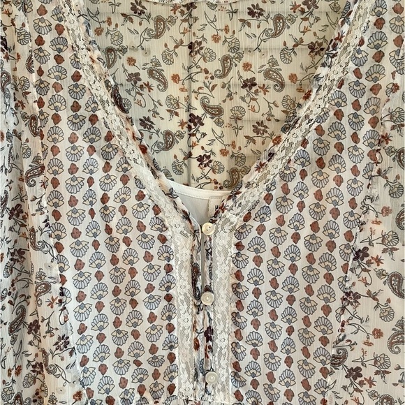 HOLLISTER,PEASANT TOP. ULTRASOFT FABRIC WITH DAINTY FLORAL &PAISLEY MOTIF.SIZE M - Picture 3 of 6